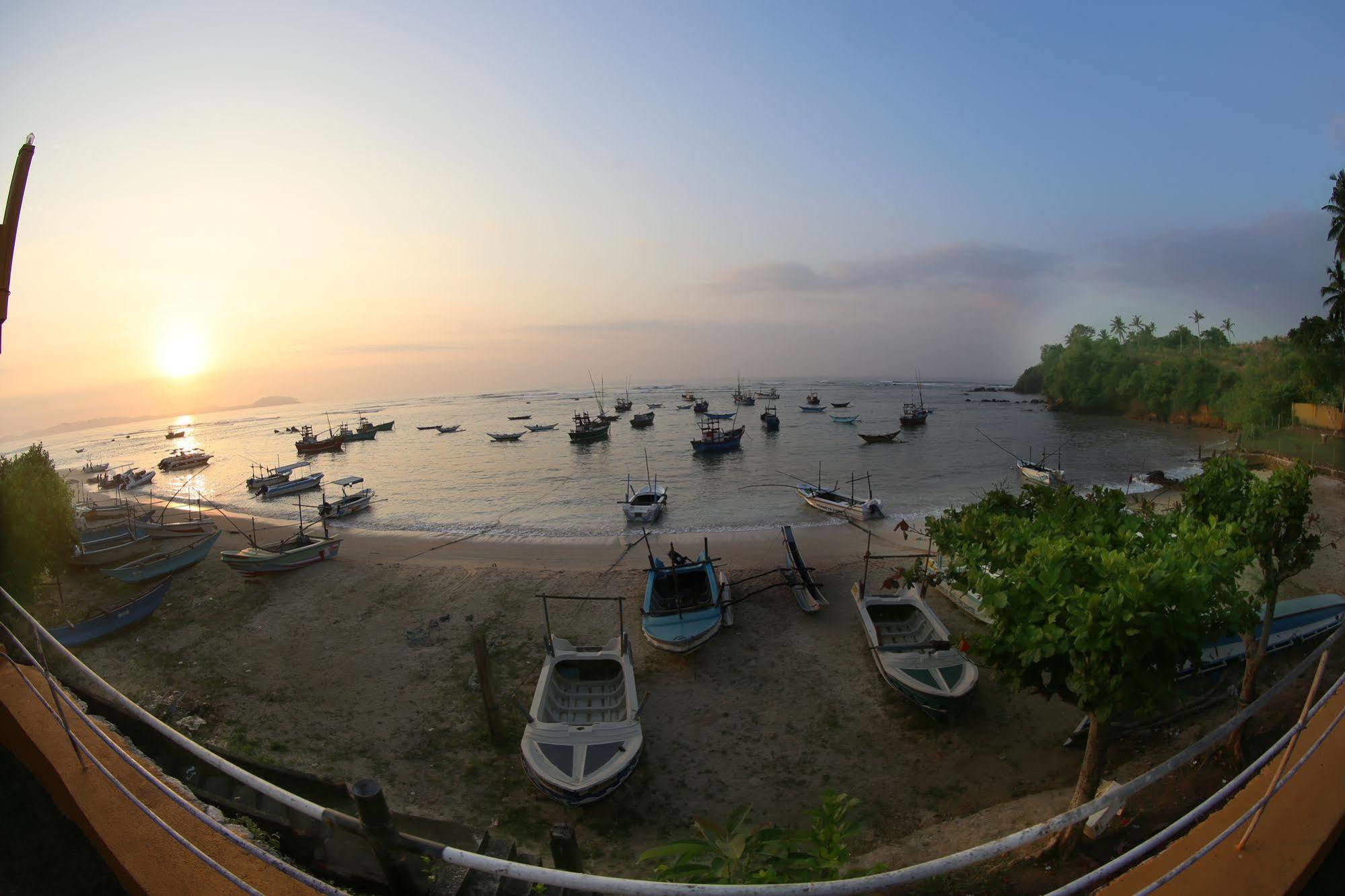 Готель Fishermans Bay Велігама Екстер'єр фото